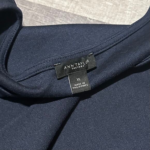 Ann Taylor Factory Navy Ruffle Cuff Knit Shirt Womens XL 3/4 Sleeve Minimalist - Picture 5 of 6